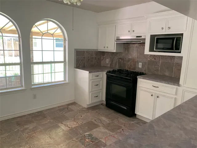 $2,095 | 4722 Woodside Street, Houston, TX 77023