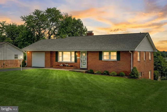 $209,900 | 124 Ivy Drive, Red Lion, PA 17356