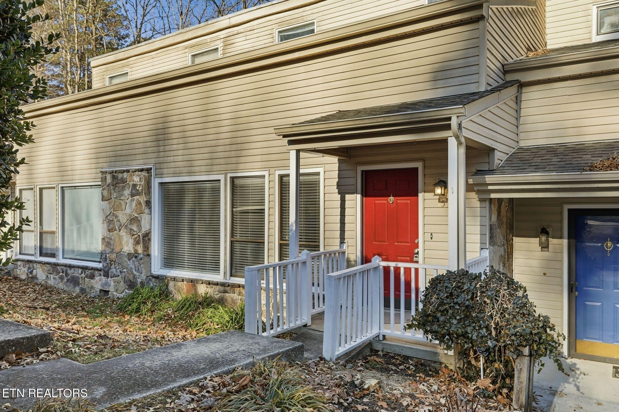 153 Hendrix Drive Oak Ridge, TN 37830 - Photo 3 of 30 3-web-or-mls-ddc21aeb-f2c1-4084-afdc-880