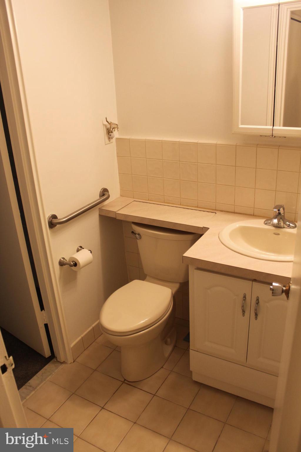 1570 The Fairway, Unit 103E Jenkintown, PA 19046 - Photo 23 of 36