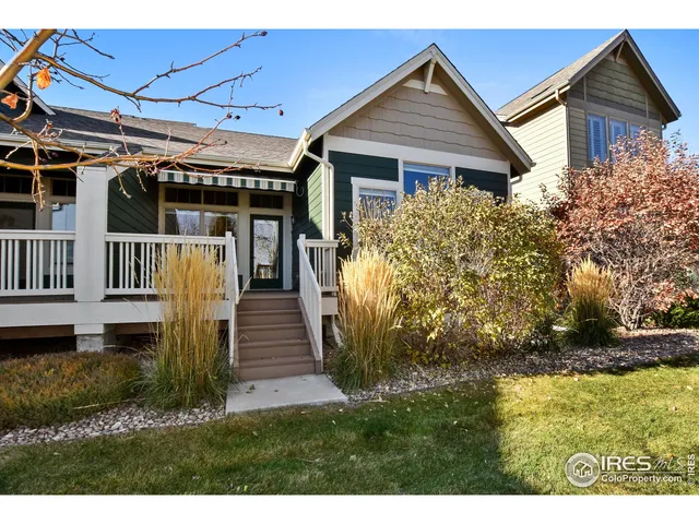 a park view with a bench in the backyard