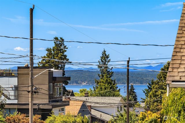 a view of a house with backyard and a tree