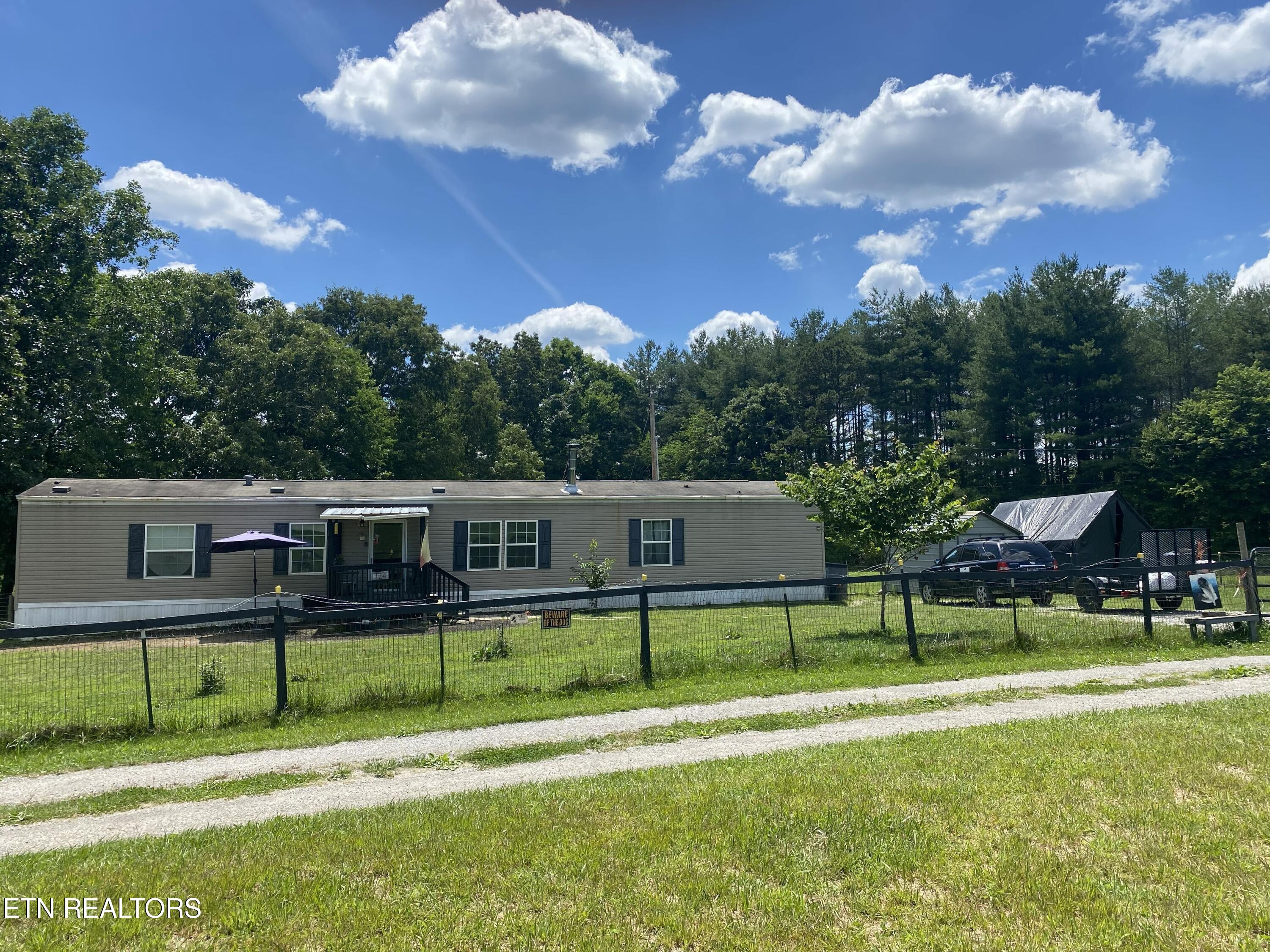 174 Claude Howard Road Deer Lodge, TN 37726 - Photo 2 of 58 IMG_1936