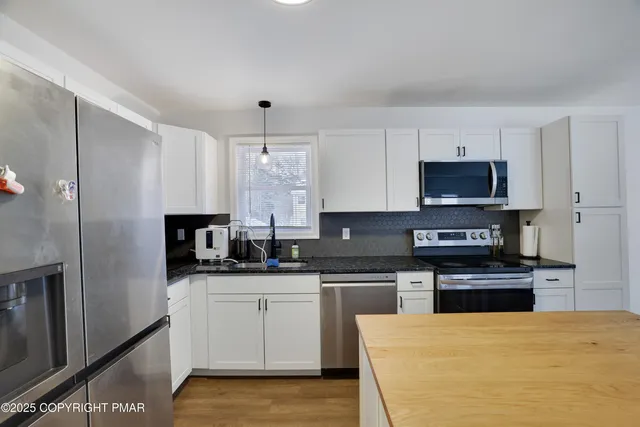 $2,400 | 8473 Bumble Bee Way, Tobyhanna, PA 18466