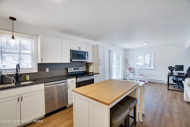 $2,400 | 8473 Bumble Bee Way, Tobyhanna, PA 18466