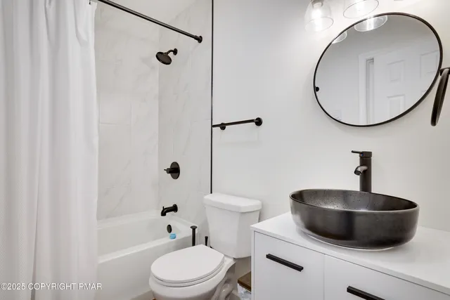 $2,400 | 8473 Bumble Bee Way, Tobyhanna, PA 18466