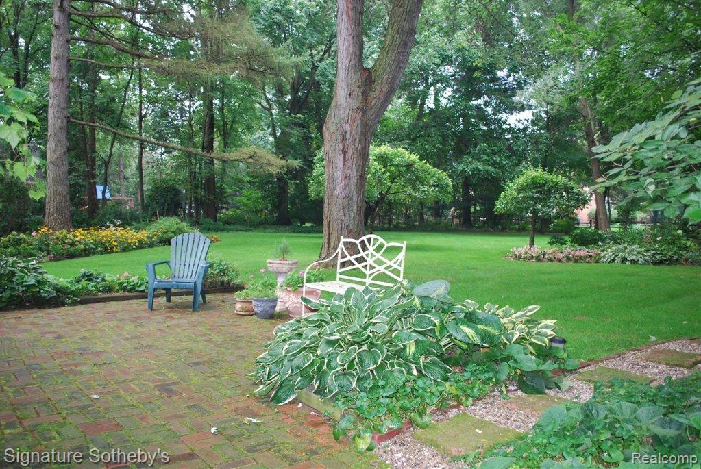 19661 Beverly Road Franklin, MI 48025 - Photo 26 of 36 Back Yard.JPG