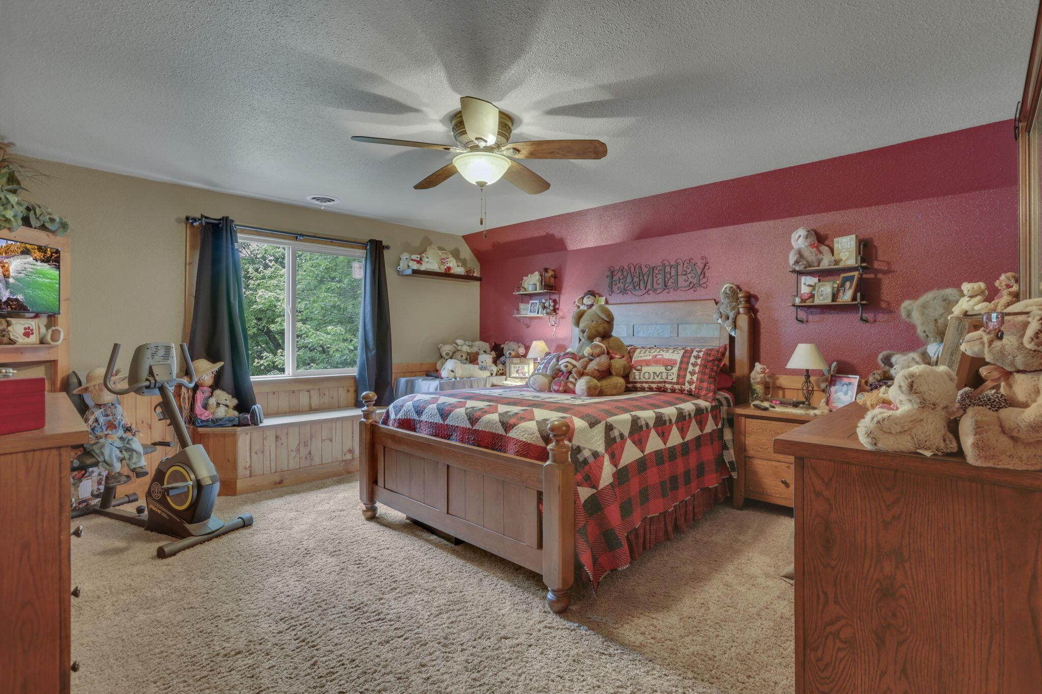 2530 Hamburg Road Southwest Lancaster, OH 43130 - Photo 28 of 51 2nd floor master bedroom