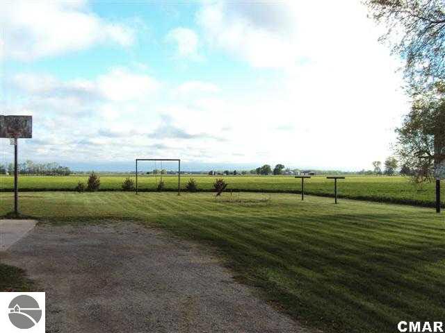 11691 East Pleasant Valley Road Shepherd, MI 48883 - Photo 19 of 20 1771253-18.JPG