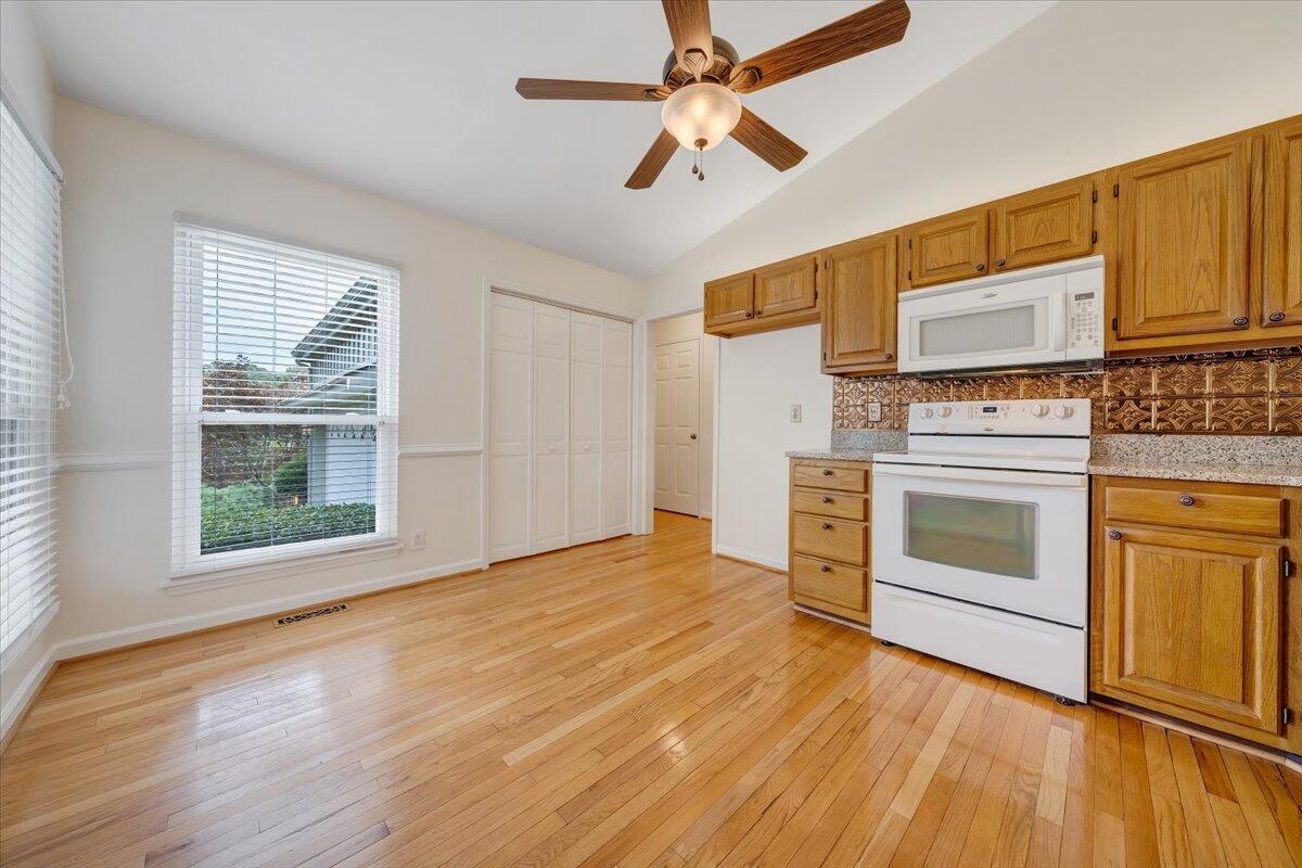 1920 McVitty Road Salem, VA 24153 - Photo 11 of 34 09-MIB07091