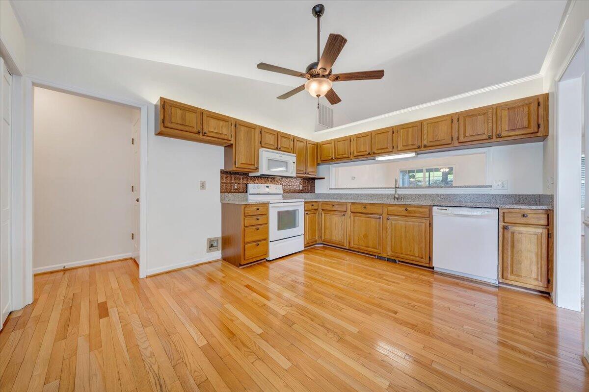 1920 McVitty Road Salem, VA 24153 - Photo 9 of 34 07-MIB07085