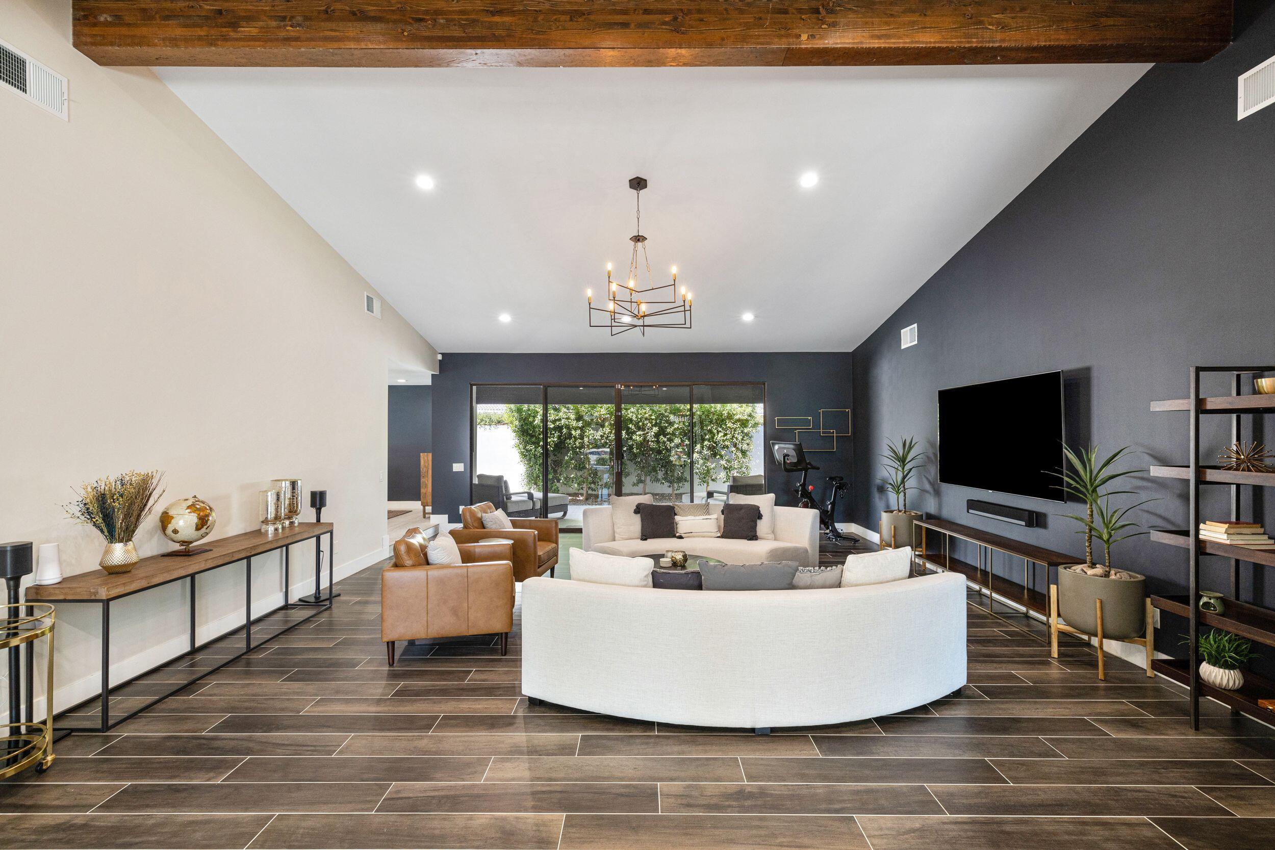 45655 Apache Road Indian Wells, CA 92210 - Photo 7 of 31 8. Living Room