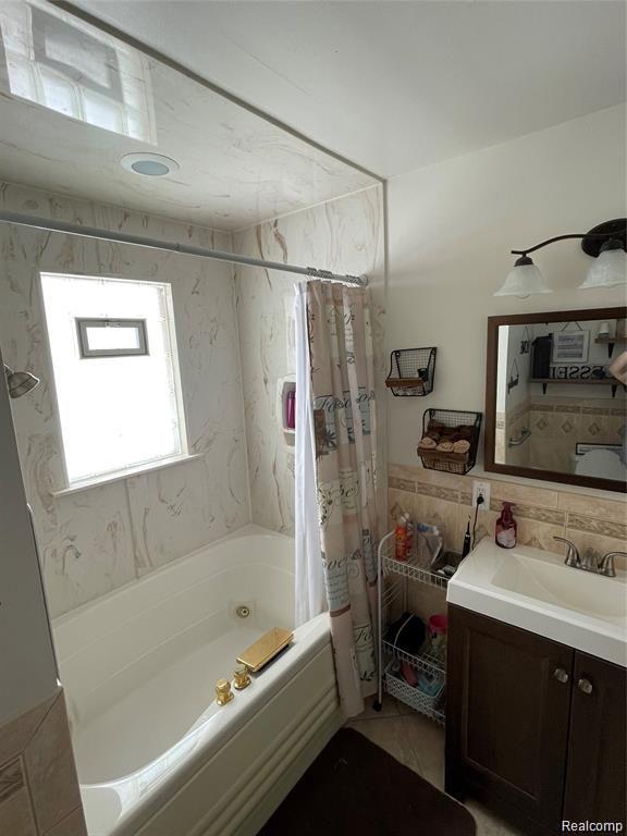28440 Waltz Road New Boston, MI 48164 - Photo 12 of 17 Bathroom