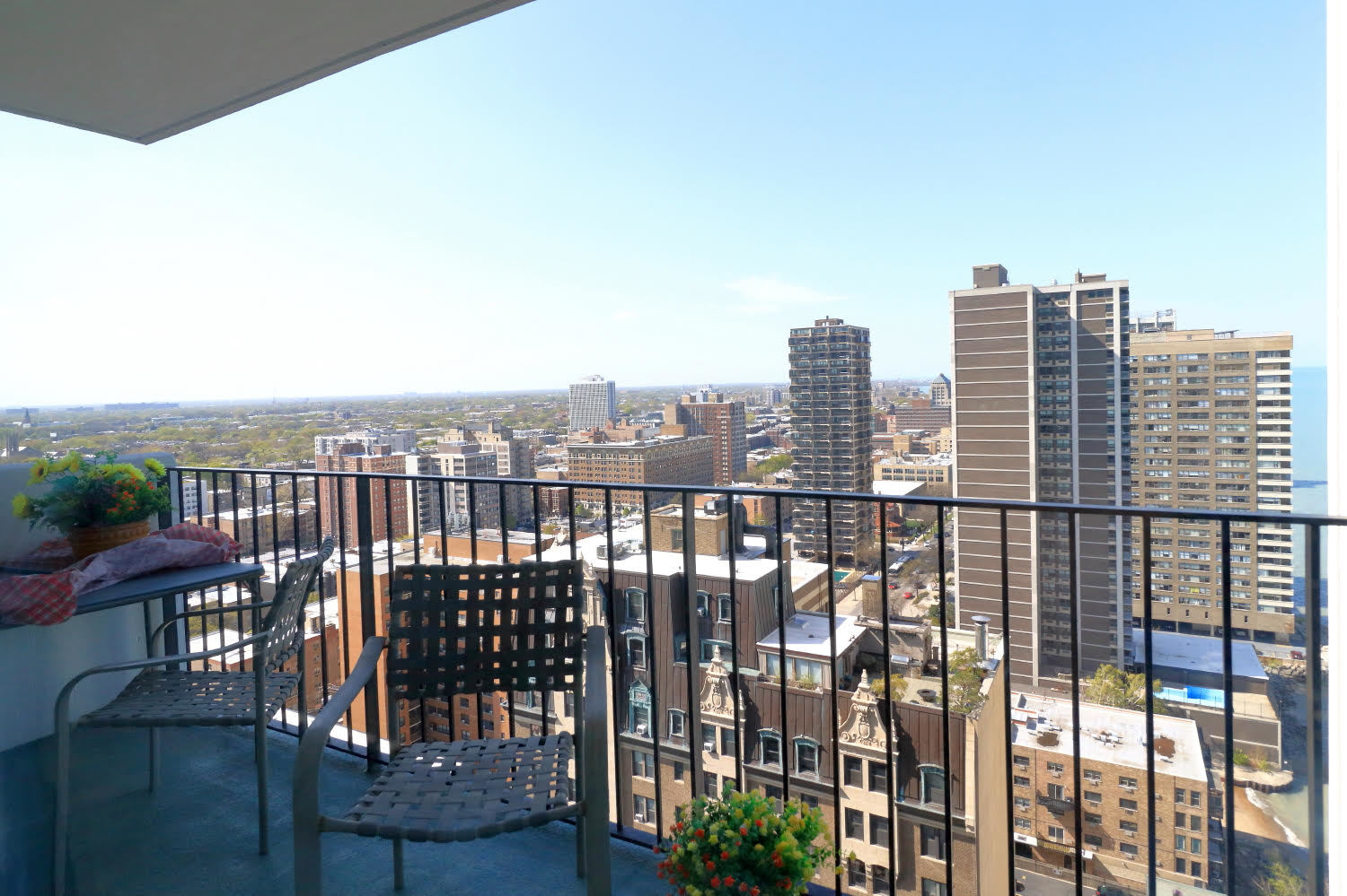 6033 North Sheridan Road, Unit 23F Chicago, IL 60660 - Photo 12 of 30 a view of city from balcony