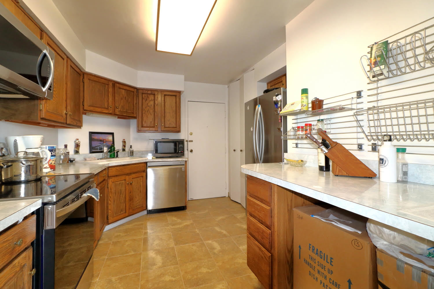 6033 North Sheridan Road, Unit 23F Chicago, IL 60660 - Photo 14 of 30 a kitchen with a sink stove and cabinets