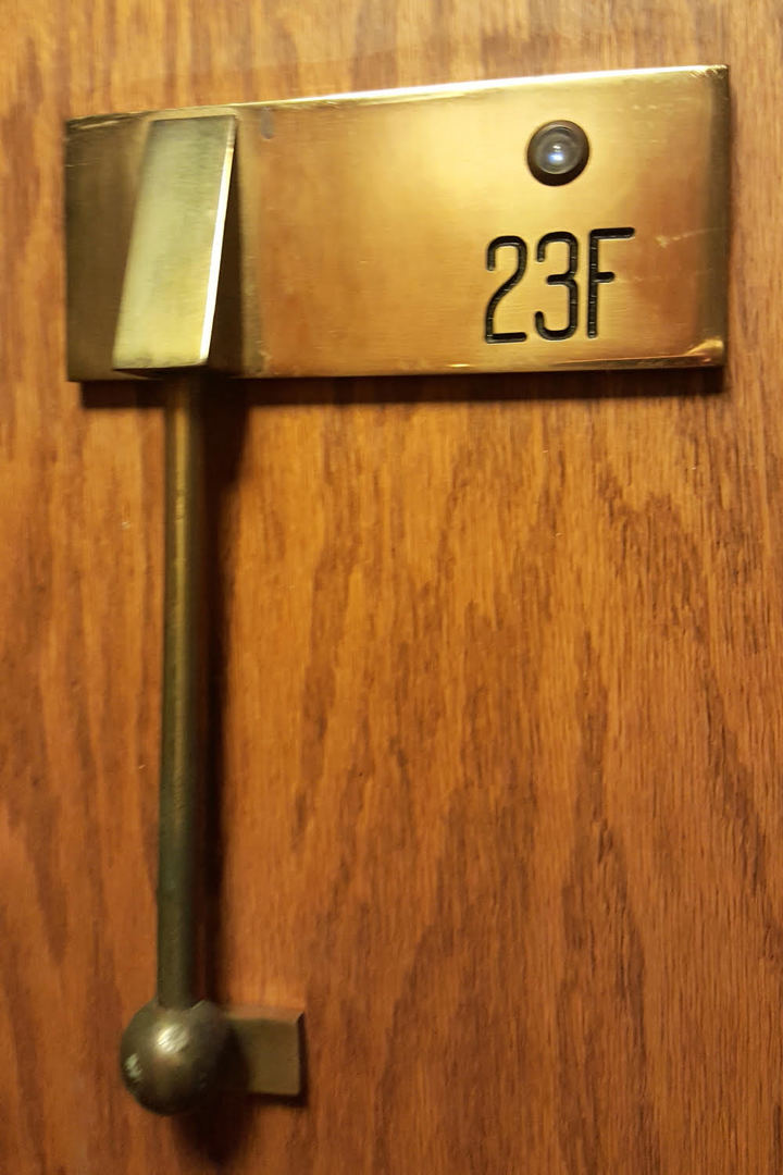 6033 North Sheridan Road, Unit 23F Chicago, IL 60660 - Photo 2 of 30 a view of door