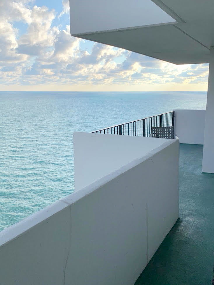 6033 North Sheridan Road, Unit 23F Chicago, IL 60660 - Photo 25 of 30 a view of balcony