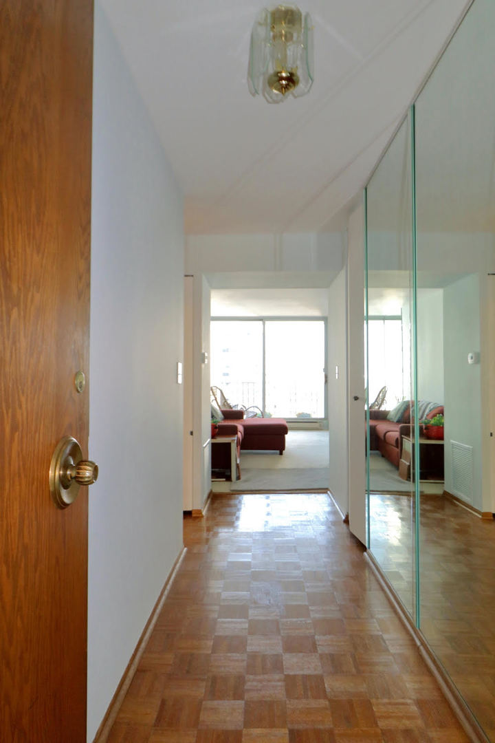 6033 North Sheridan Road, Unit 23F Chicago, IL 60660 - Photo 3 of 30 a living room with furniture and a large window