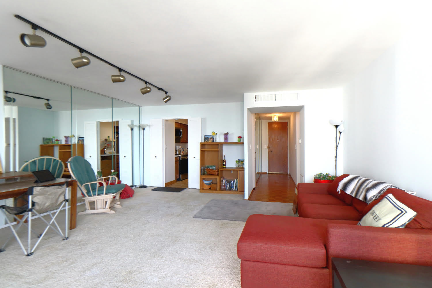 6033 North Sheridan Road, Unit 23F Chicago, IL 60660 - Photo 7 of 30 a living room with furniture and a gym machine