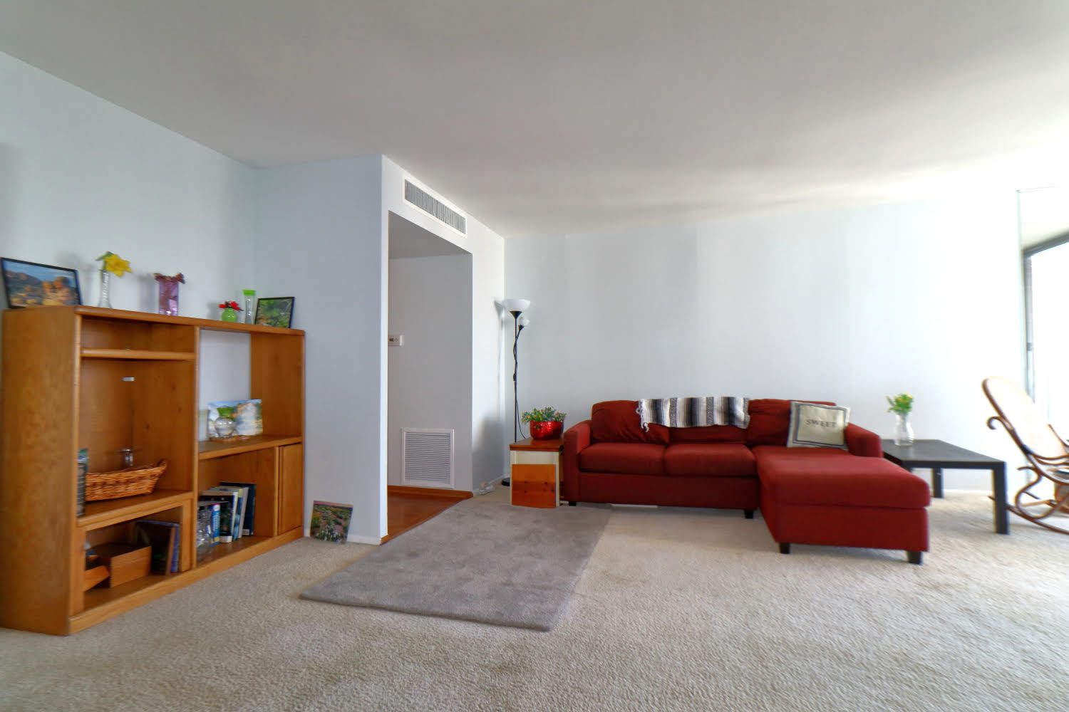 6033 North Sheridan Road, Unit 23F Chicago, IL 60660 - Photo 10 of 30 a living room with furniture a flat screen tv and a dresser