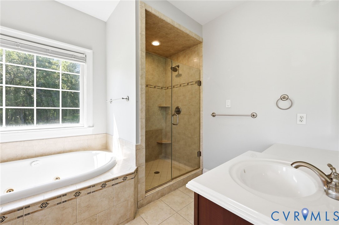 16225 Parrish Farm Road Montpelier, VA 23192 - Photo 27 of 55 Soaking tub with tiled surround, adjacent to a gla