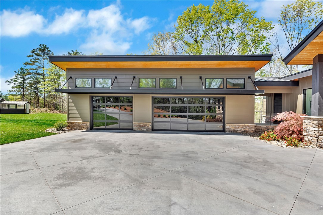 231 Keowee Turtle Head Road Salem, SC 29676 - Photo 46 of 50 3+ Car Heated & Cooled Garage