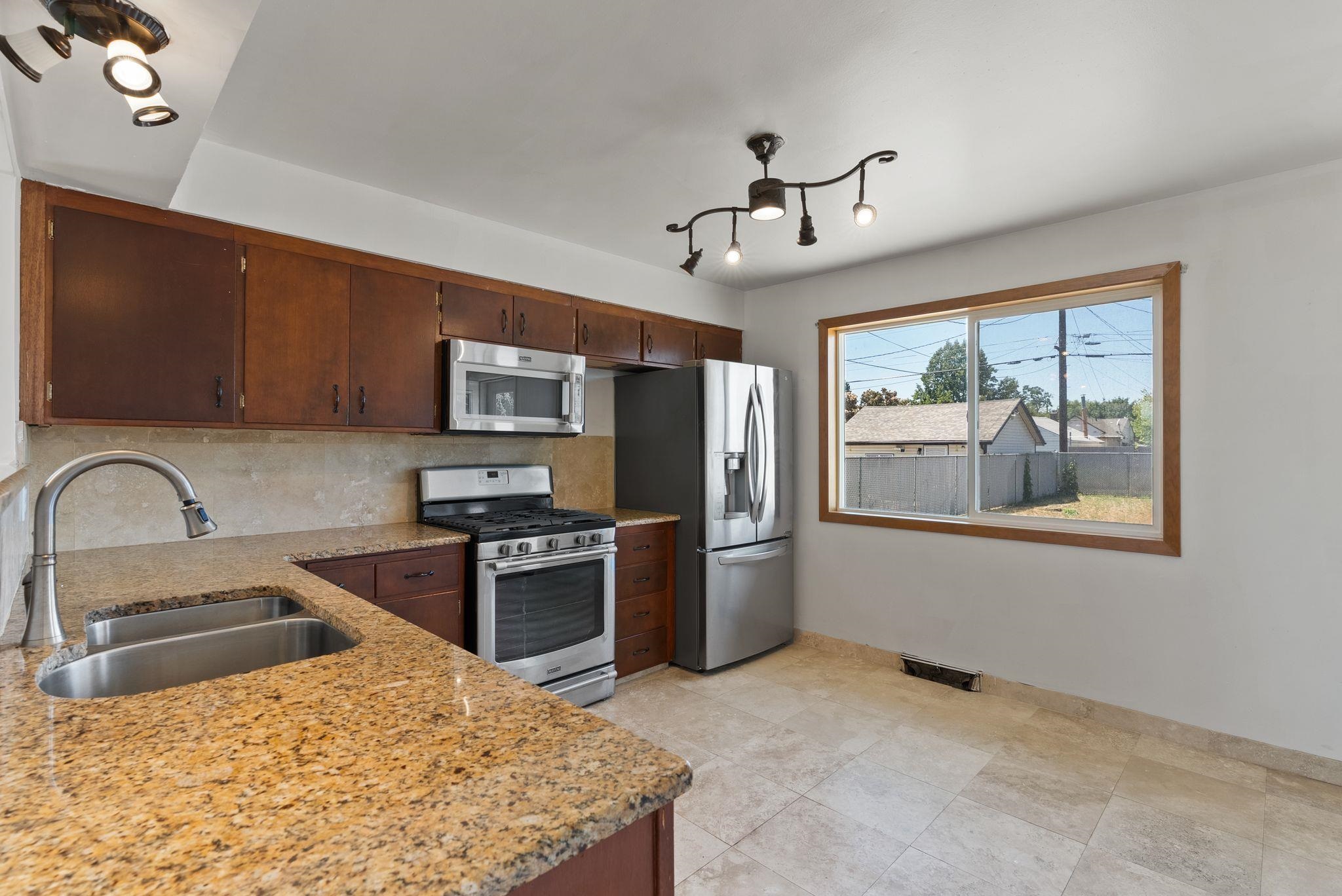 2423 North Morton Street Spokane, WA 99207 - Photo 9 of 30
