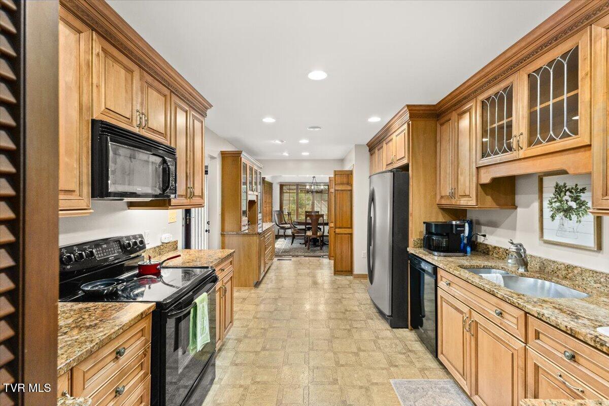 136 Columbine Road Kingsport, TN 37660 - Photo 11 of 54 11-128A4019