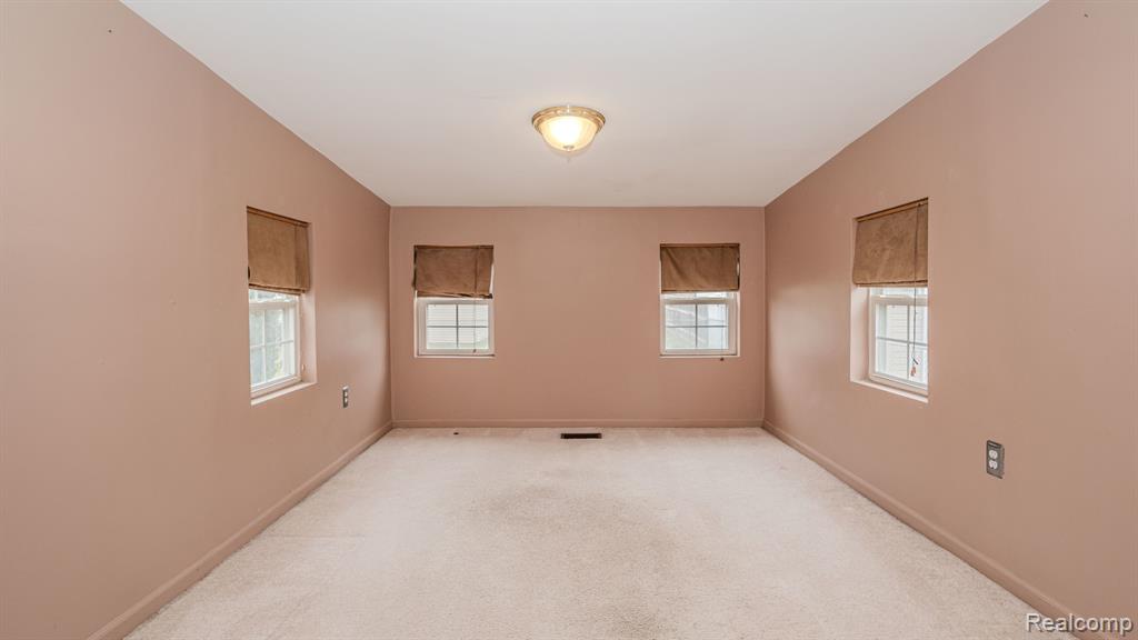 1295 Columbia Road Berkley, MI 48072 - Photo 22 of 53