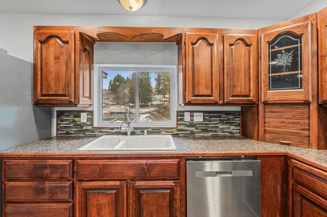 $340,000 | 749 North Warren Avenue, Newport, WA 99156