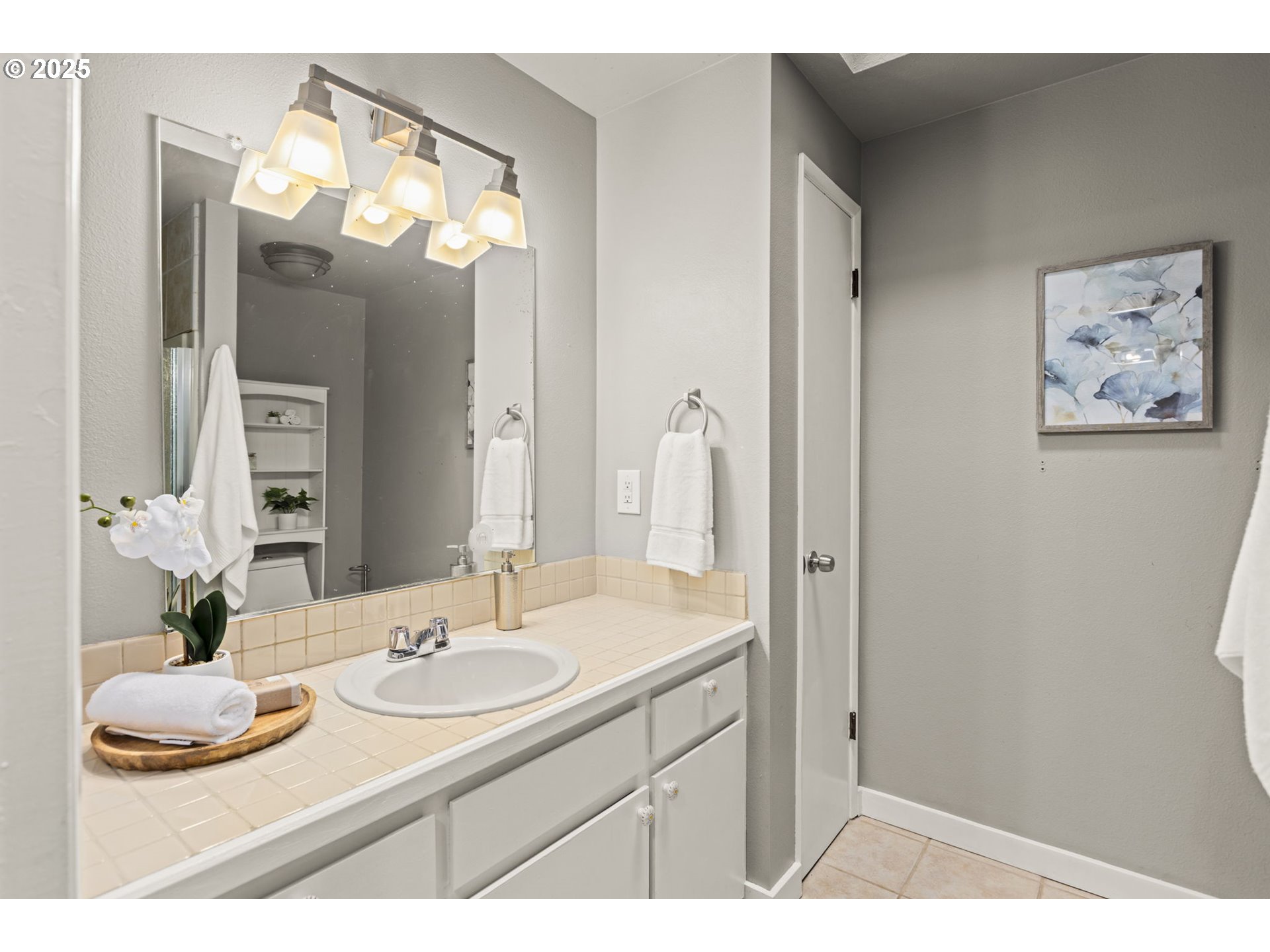 19230 Southwest Prospect Place Beaverton, OR 97078 - Photo 16 of 47 Living Room