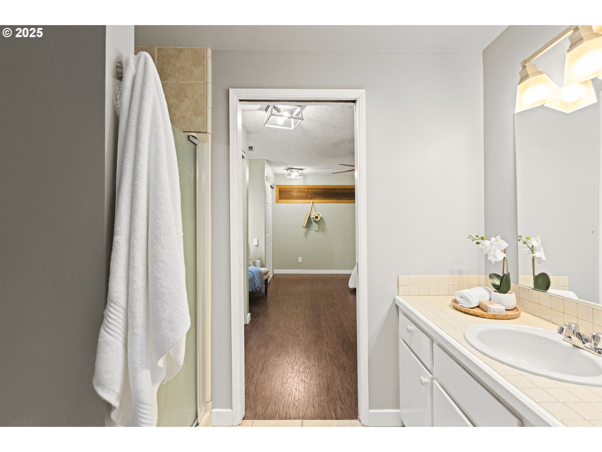 19230 Southwest Prospect Place Beaverton, OR 97078 - Photo 18 of 47 Bathroom