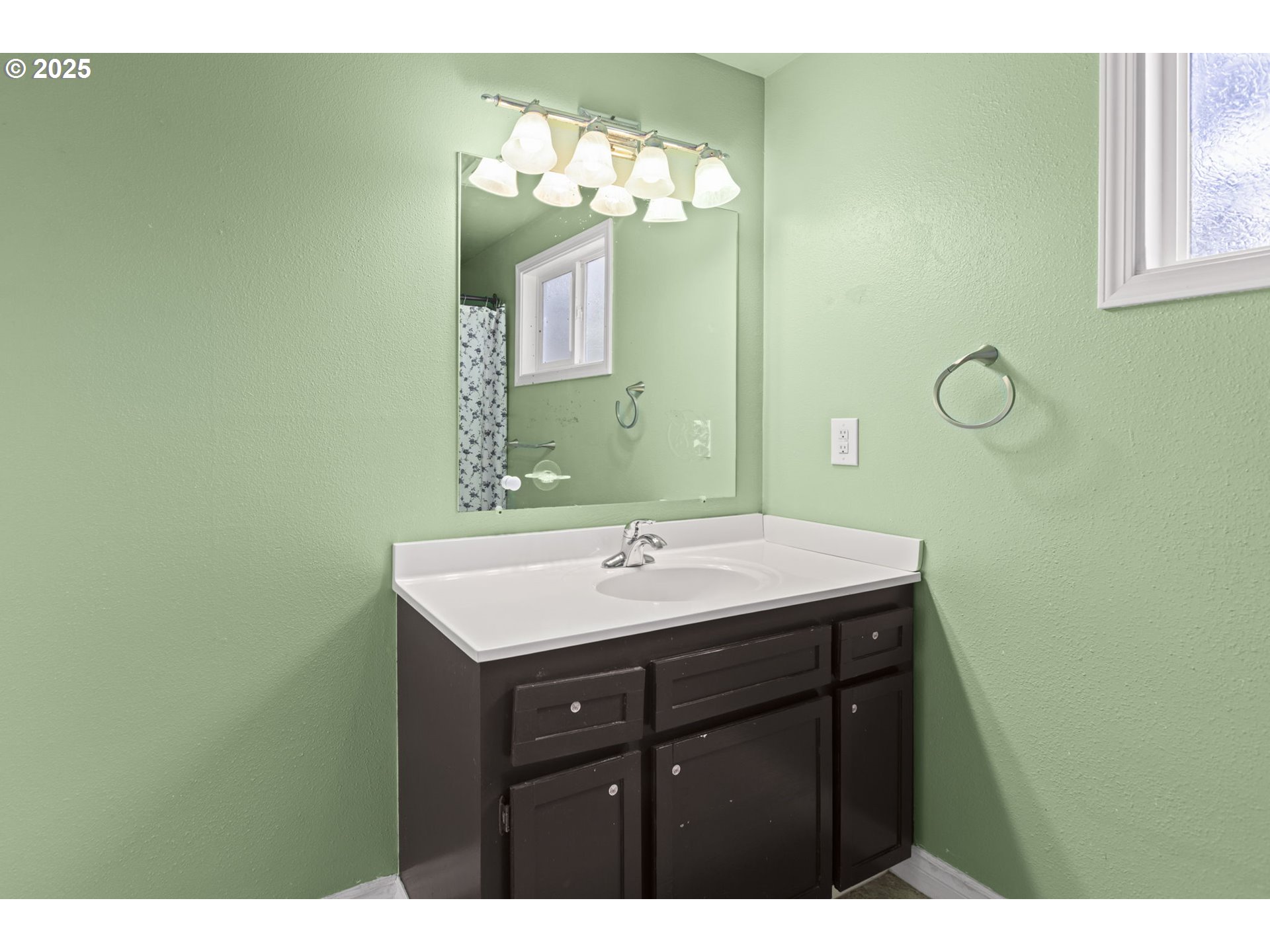 19230 Southwest Prospect Place Beaverton, OR 97078 - Photo 23 of 47 Bathroom, Attached