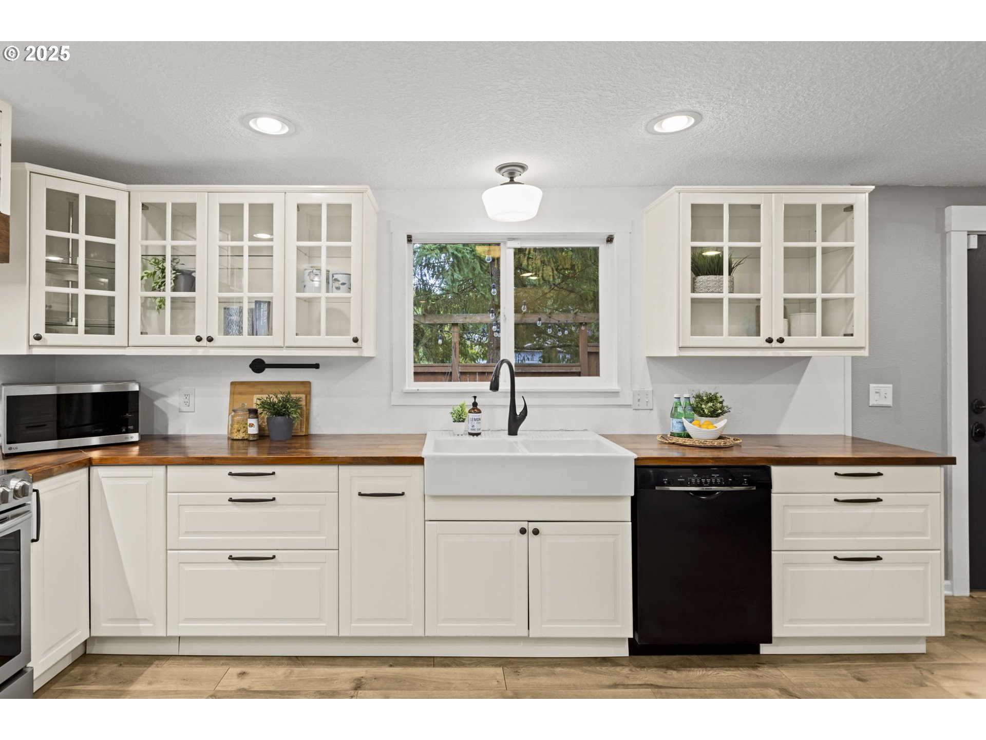 19230 Southwest Prospect Place Beaverton, OR 97078 - Photo 5 of 47 Entrance/Foyer