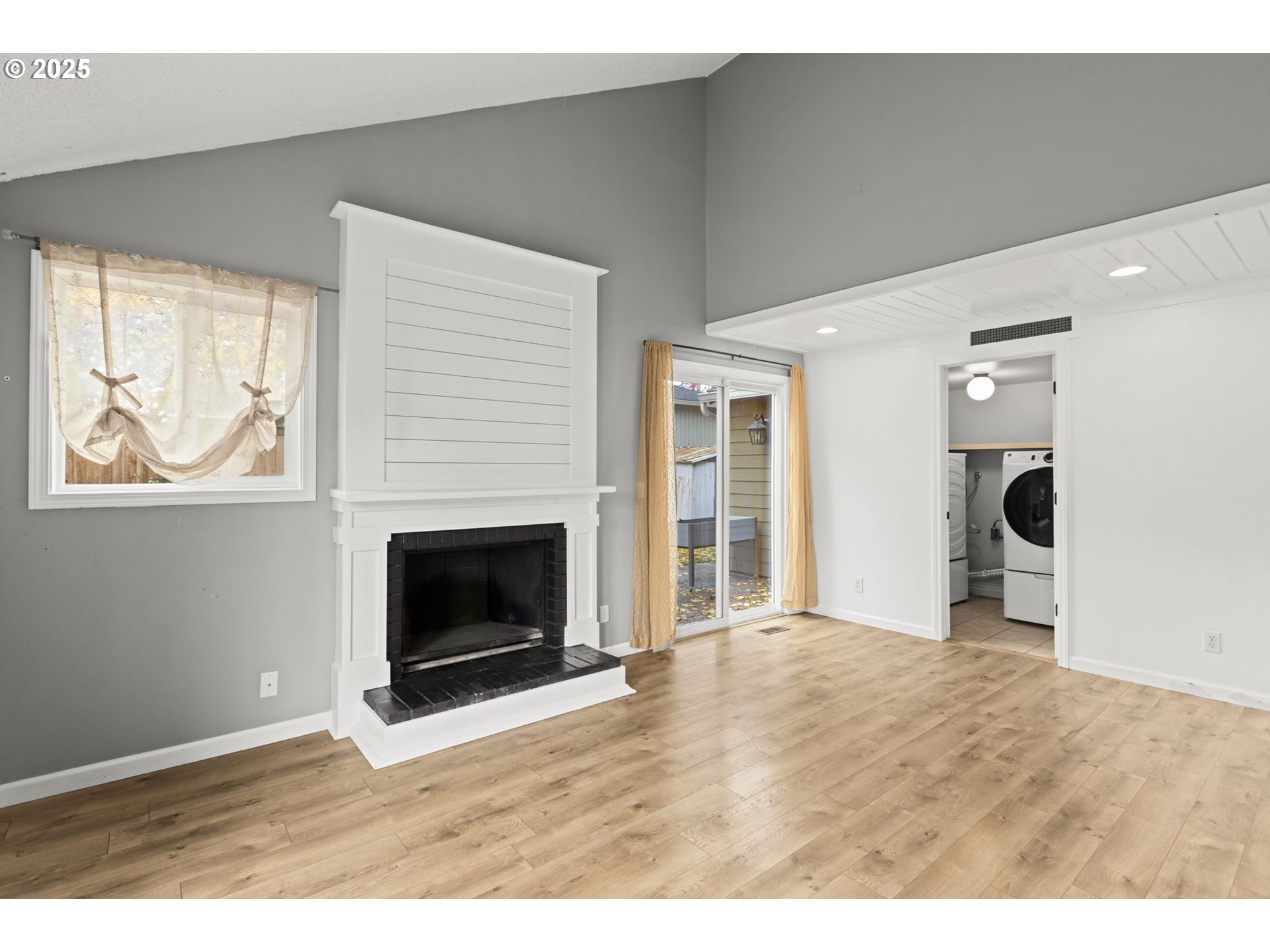 19230 Southwest Prospect Place Beaverton, OR 97078 - Photo 9 of 47 Kitchen/Dining Room
