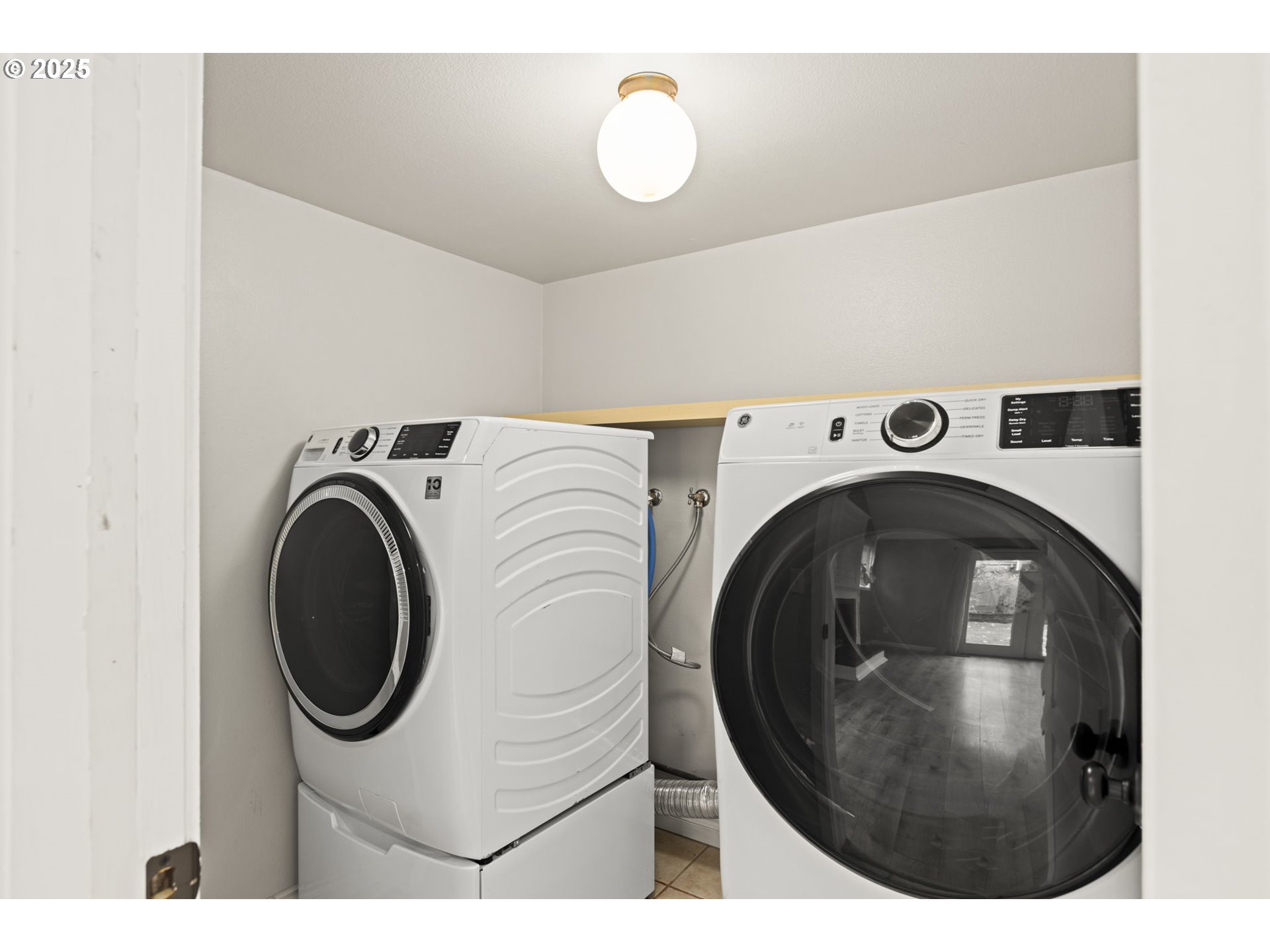 19230 Southwest Prospect Place Beaverton, OR 97078 - Photo 10 of 47 Dining Area