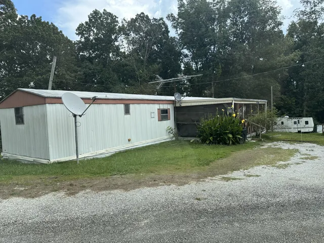 a view of a house with backyard and garden