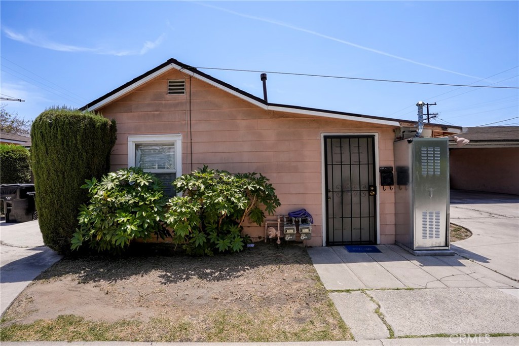 6707 Perry Road Bell Gardens, CA 90201 - Photo 5 of 35