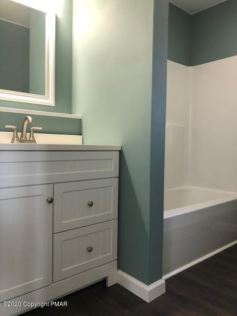 2181 Titania Road Tobyhanna, PA 18466 - Photo 26 of 33 Bathroom Suite