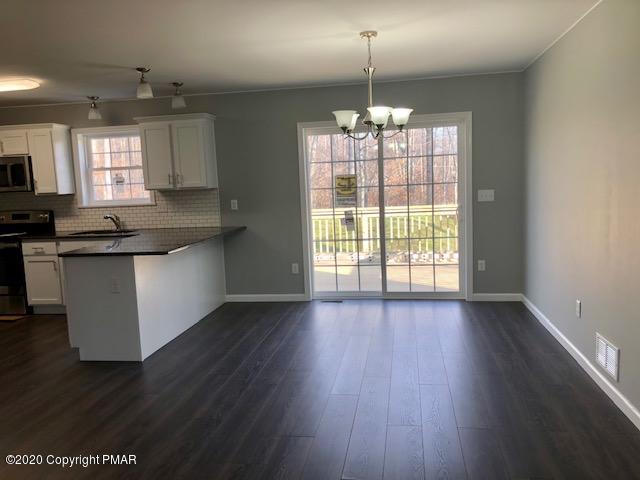 2181 Titania Road Tobyhanna, PA 18466 - Photo 6 of 33 Dining Area
