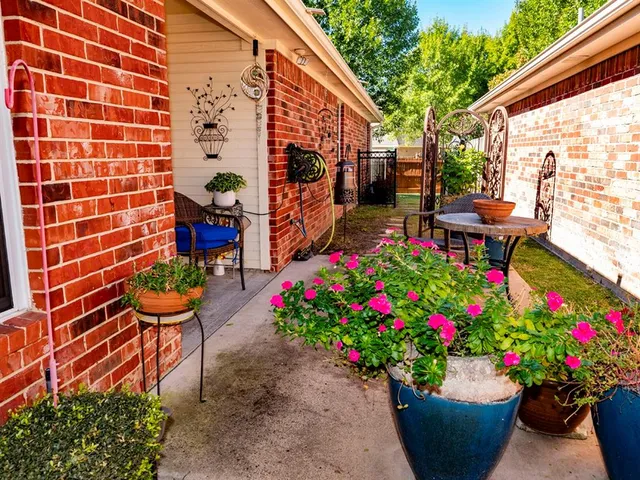 a view of a chairs and table in a backyard