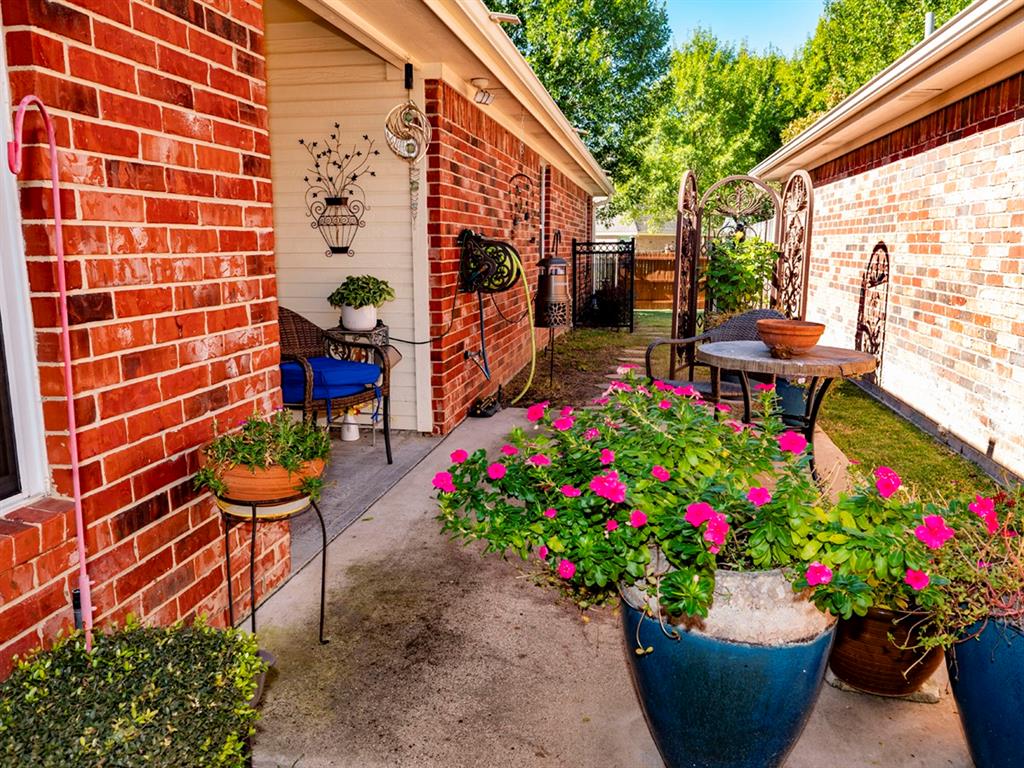 9028 Racquet Club Drive Fort Worth, TX 76120 - Photo 3 of 26