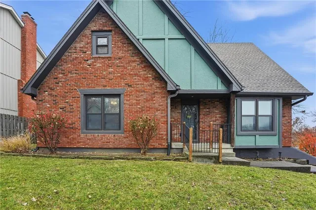 $395,000 | 3704 Northwest 74th Street, Kansas City, MO 64151