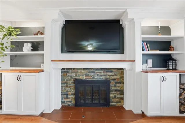 $395,000 | 3704 Northwest 74th Street, Kansas City, MO 64151