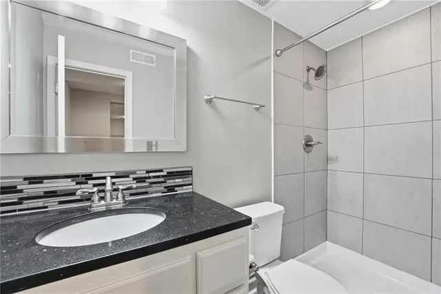 $395,000 | 3704 Northwest 74th Street, Kansas City, MO 64151