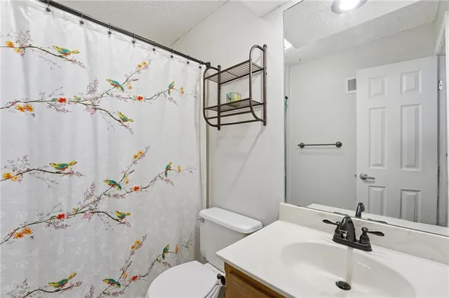 $395,000 | 3704 Northwest 74th Street, Kansas City, MO 64151