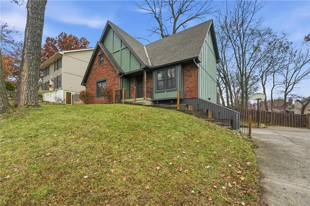 $395,000 | 3704 Northwest 74th Street, Kansas City, MO 64151