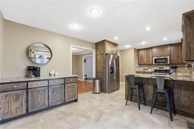 $395,000 | 3704 Northwest 74th Street, Kansas City, MO 64151