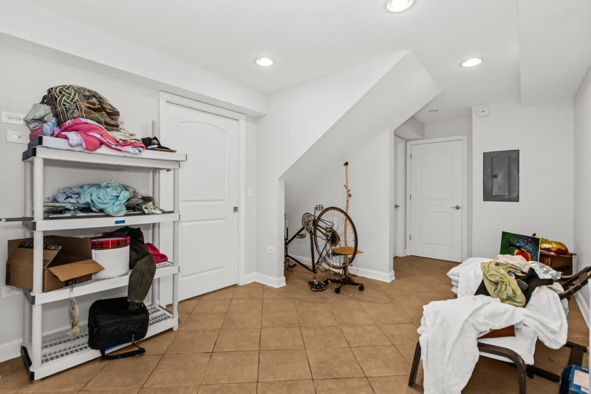 2710 North Artesian Avenue Chicago, IL 60647 - Photo 13 of 61