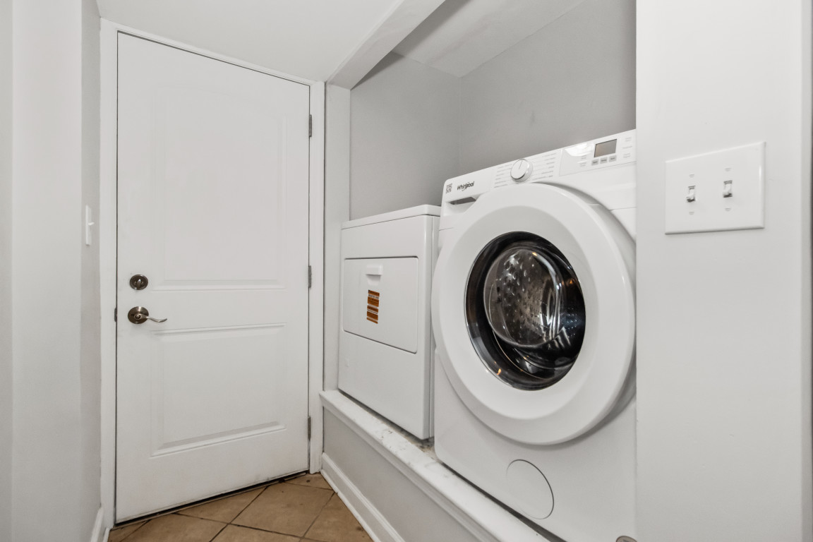2710 North Artesian Avenue Chicago, IL 60647 - Photo 16 of 61 a utility room with dryer and washer